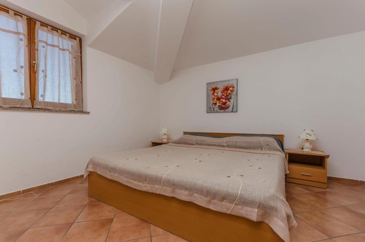 Apartments Villa Estella Srima Eksteriør billede