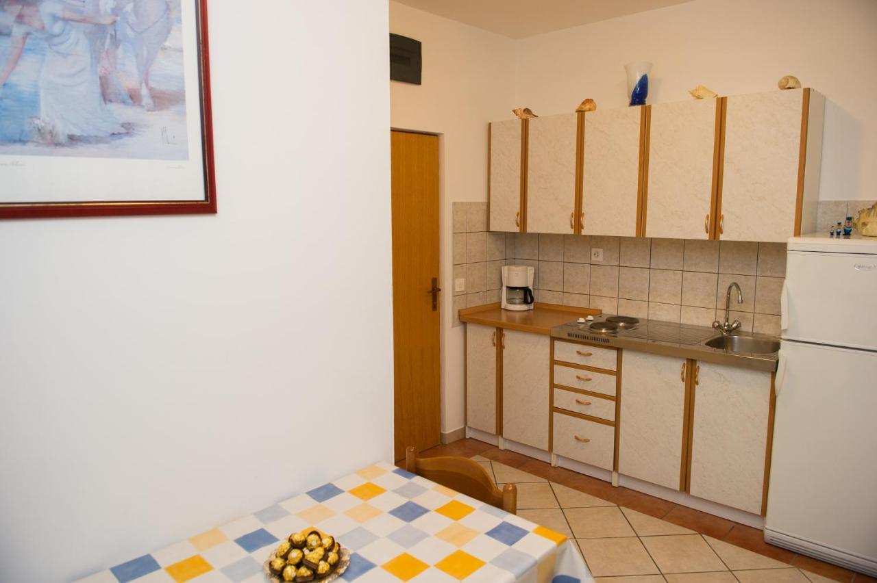 Apartments Villa Estella Srima Eksteriør billede